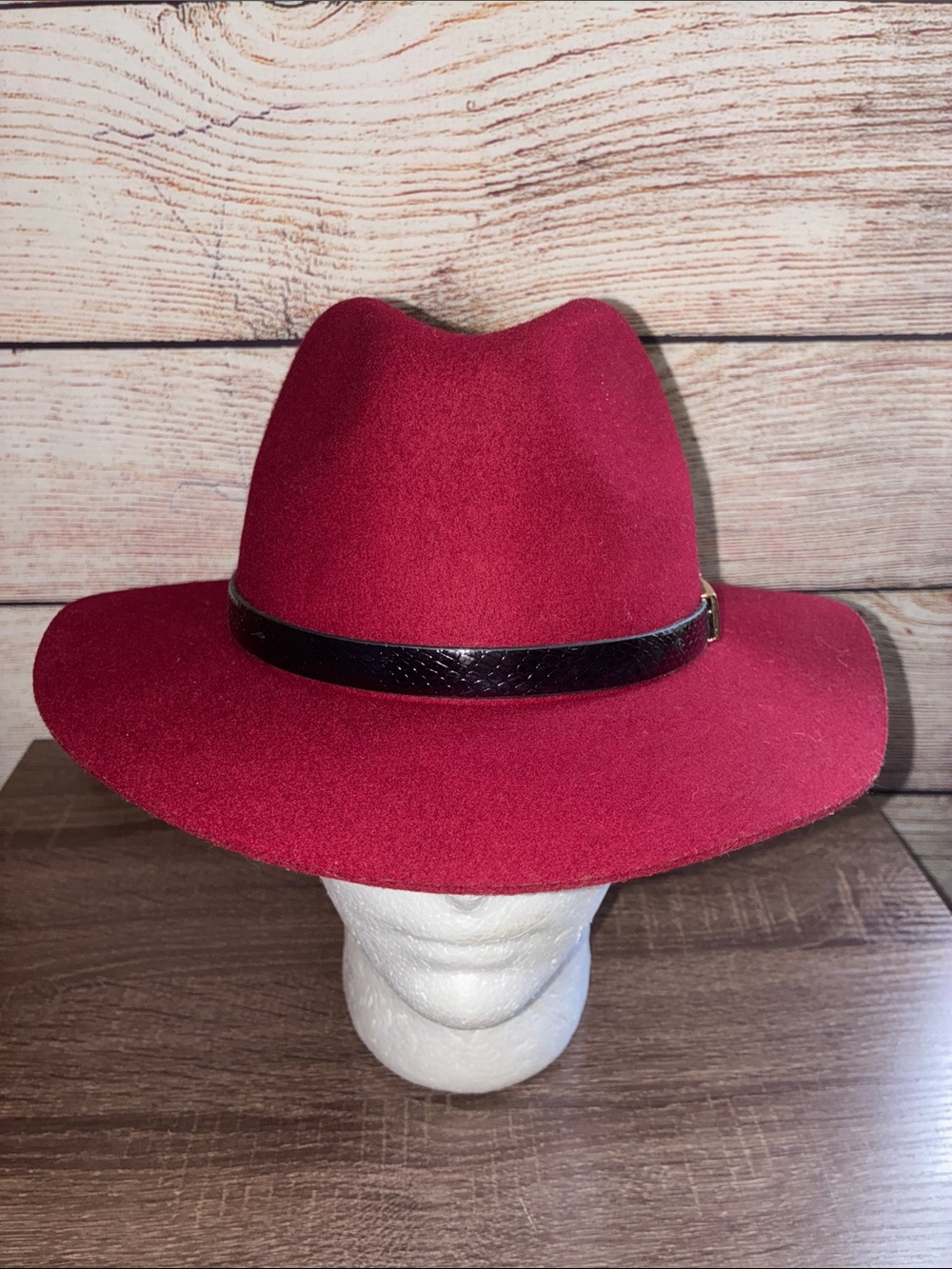 Used Women’s San Diego  Hat Co Wide Brim Fedora Hat Deep Red with Black Band 23”